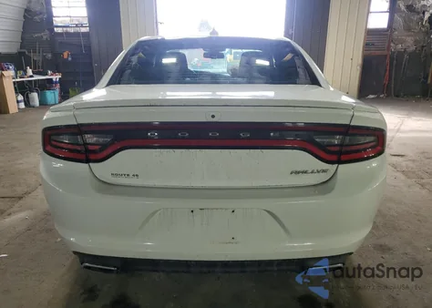 2015 Dodge Charger Sxt z USA, uszkodzony, nr VIN 2C3CDXHG1FH826893